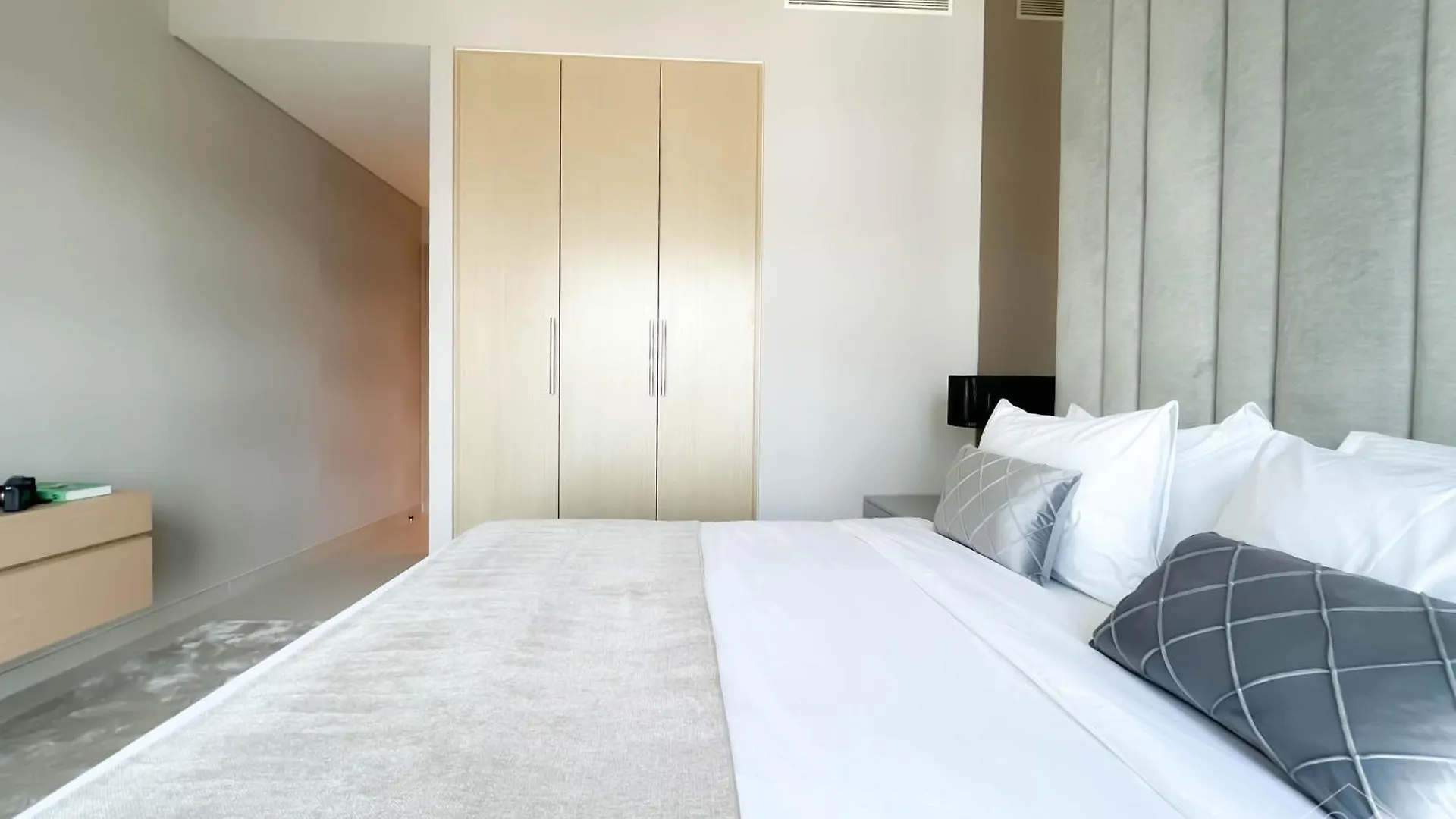 Luxury Burj Royale Apt Balcony Burj Khalifa View Dubai Apartment