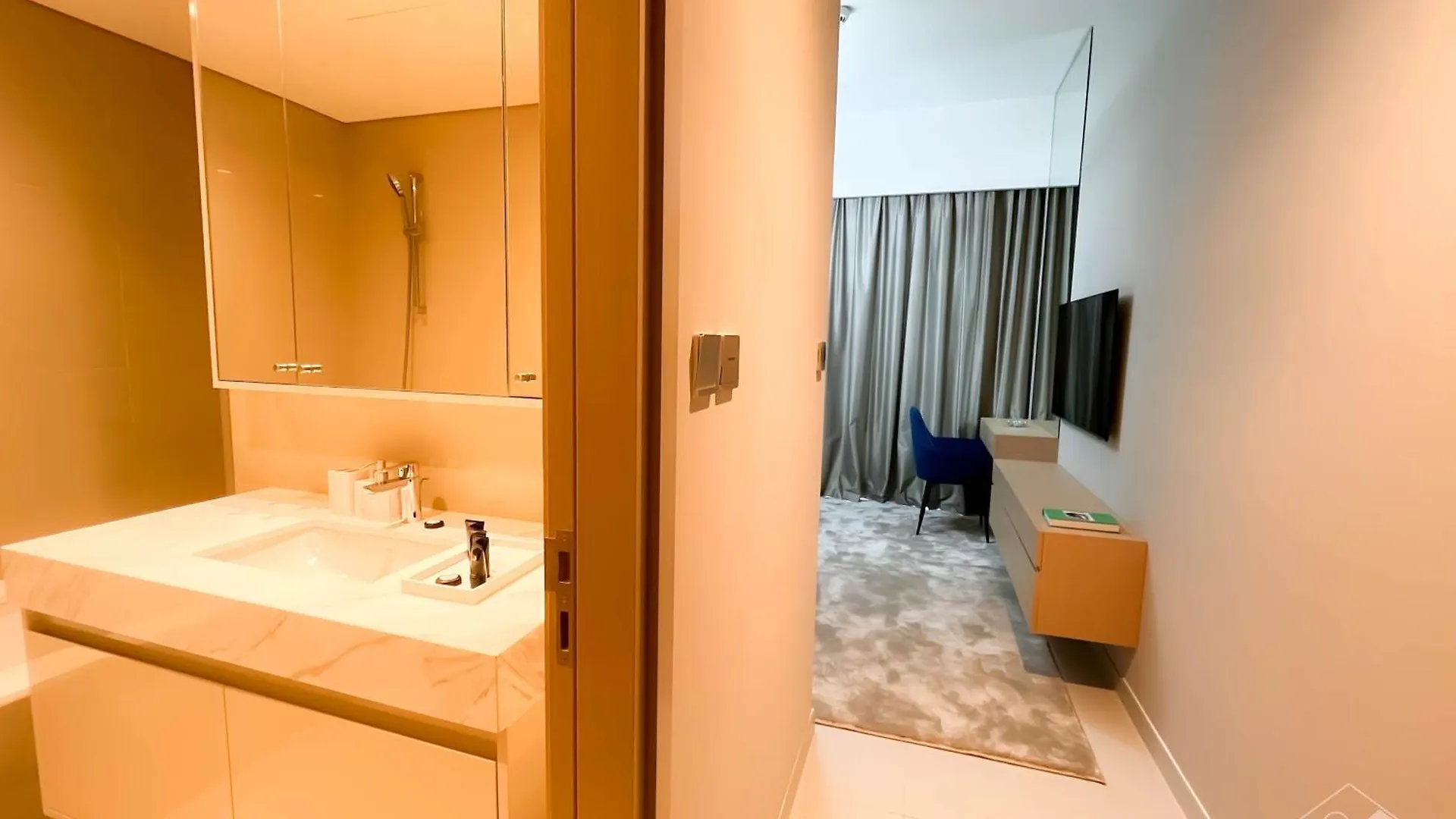Luxury Burj Royale Apt Balcony Burj Khalifa View Dubai Apartment