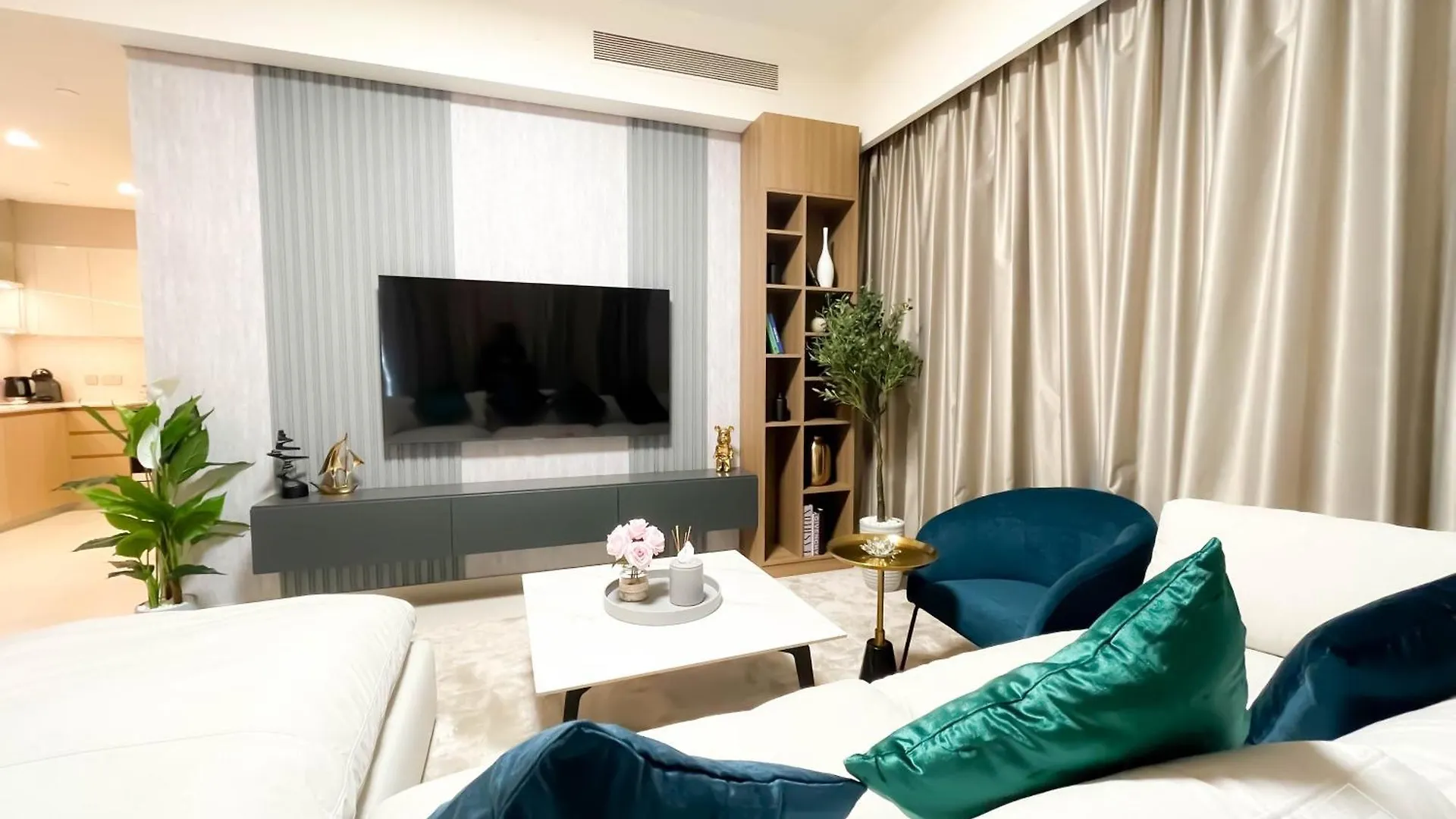 Luxury Burj Royale Apt Balcony Burj Khalifa View Dubai United Arab Emirates